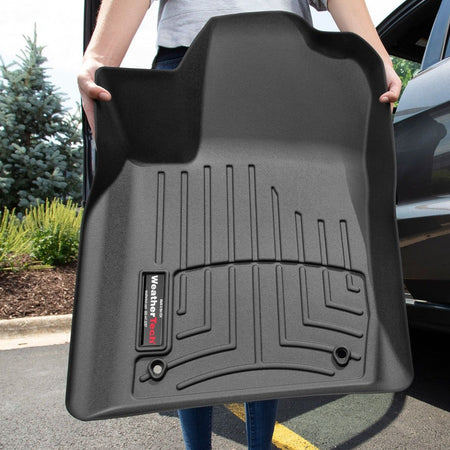 Tapis de Voitures sur mesure de WeatherTech Suisse. Grâce à leurs côtés hauts, ils protègent le plancher de votre véhicule contre les dommages et l'abrasion et garantissent une meilleure valeur, une meilleure expérience et moins de travail pour le nettoyage de votre voiture.
