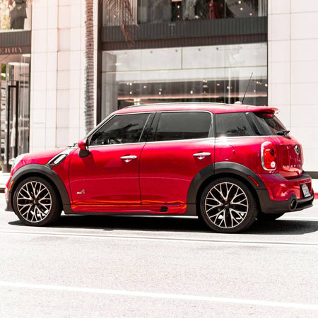 Les tapis des Voitures WeatherTech pour la Mini CountryMan offrent une protection optimale contre les dommages à l'intérieur du véhicule. Conçus sur mesure pour la CountryMan, ils garantissent une protection optimale en toutes saisons en Suisse.